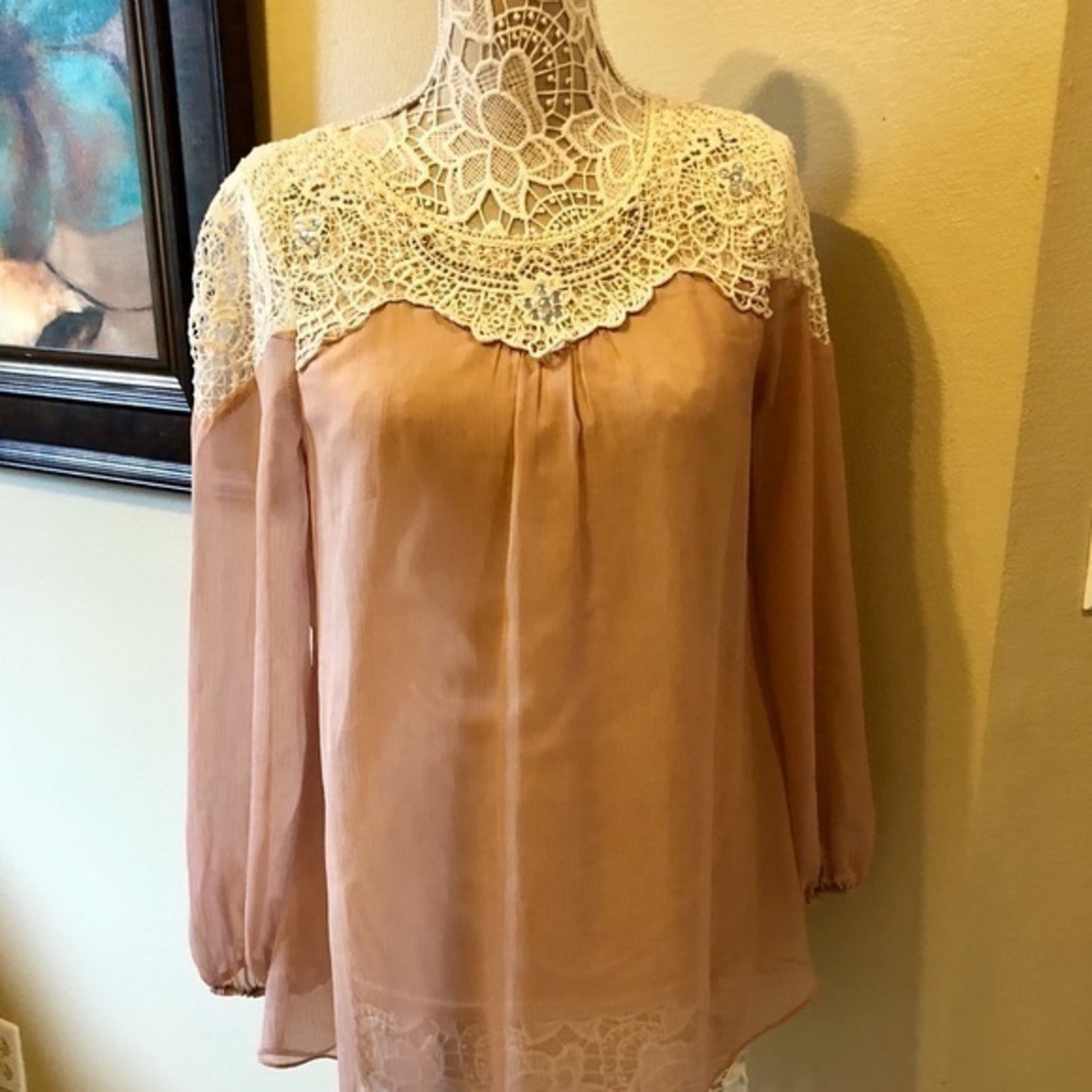 🌸C38-CLEARANCE - Altar’d State Lace Blouse💖💐
